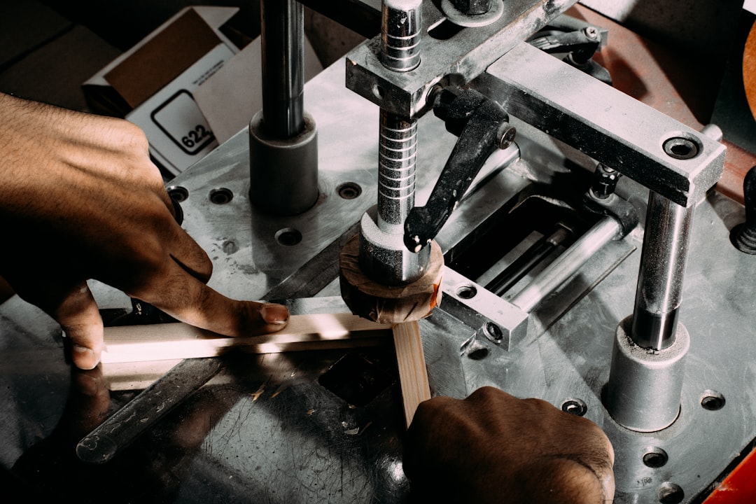 Portas Automáticas de Enrolar de Aço: Vantagens e Desvantagens