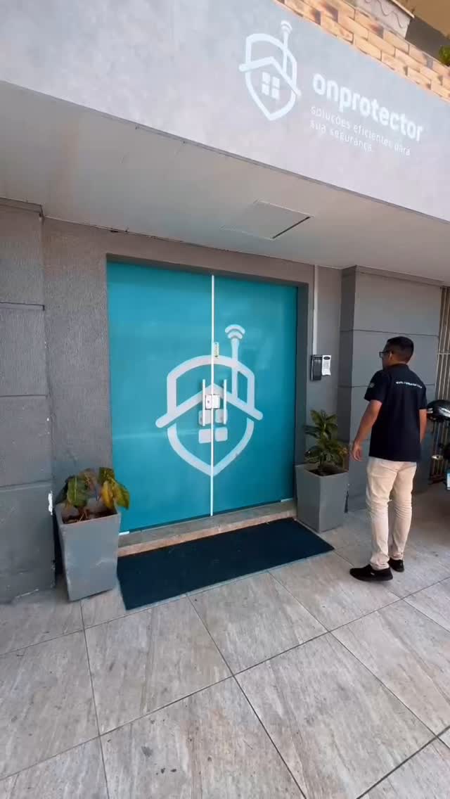 Porta Social Automática em Fortaleza para Alto Fluxo de Pessoas